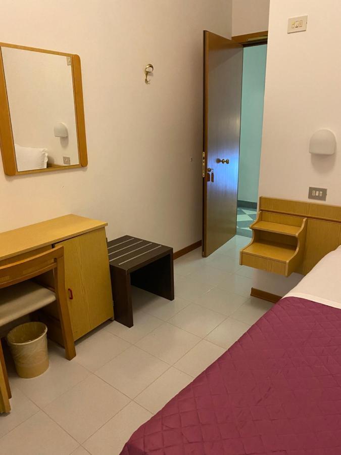 Hotel Ferrara Chianciano Terme Kültér fotó